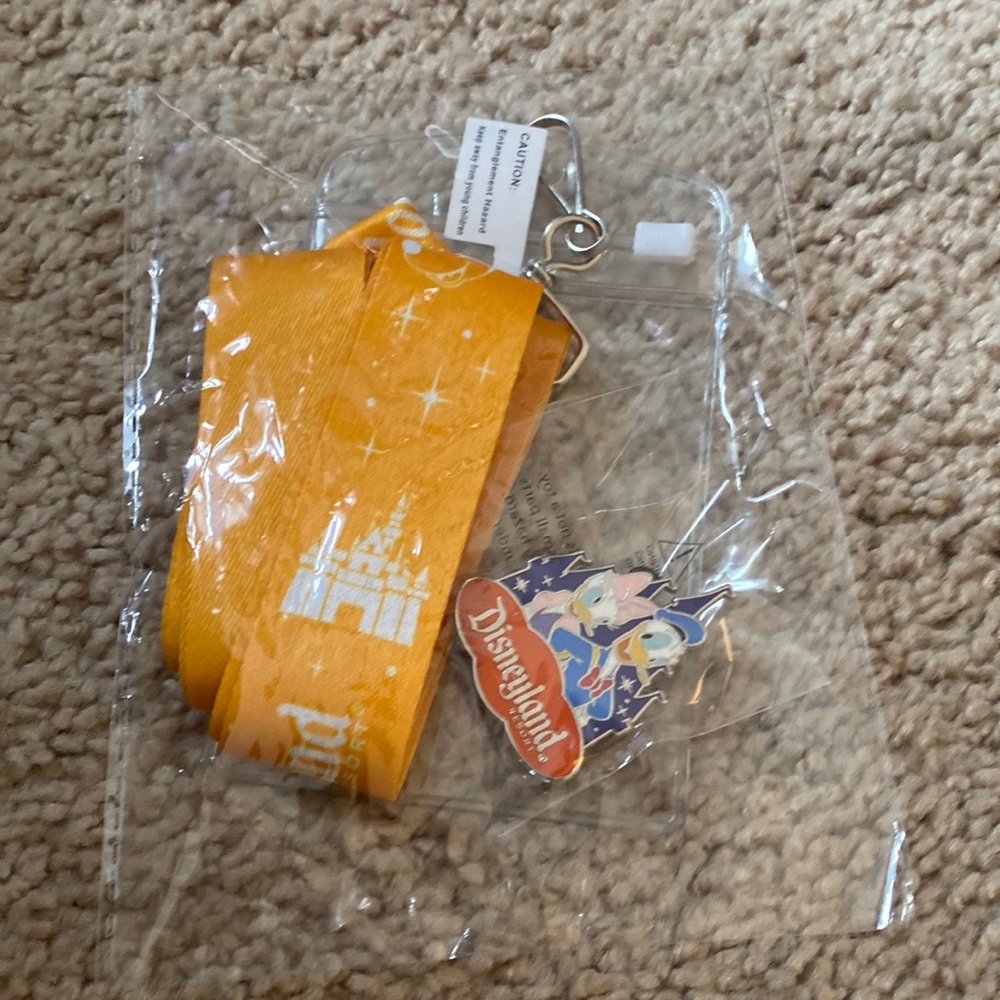 Disneyland Donald Daisy Pin and Yellow Lanyard NWOT